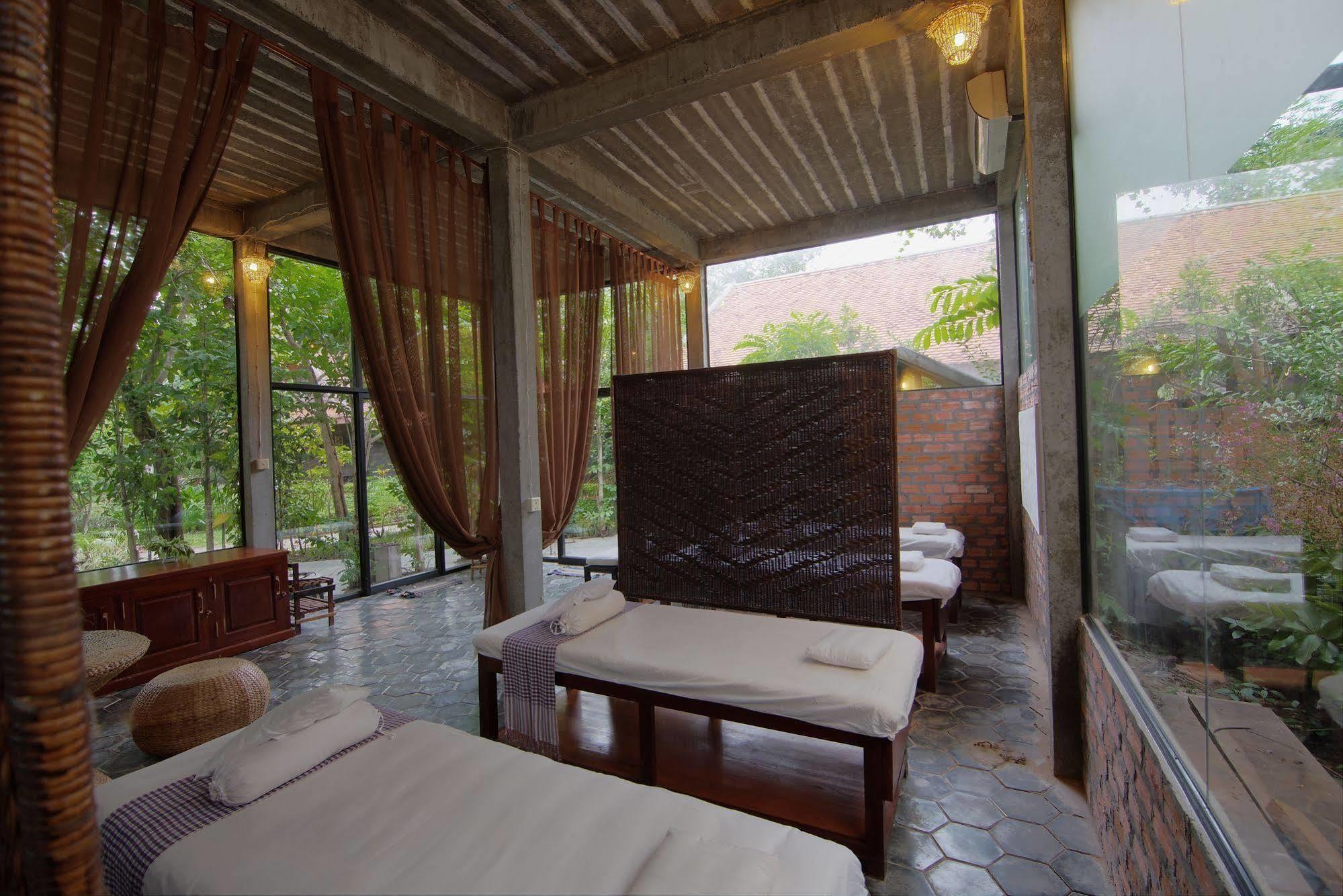 Palm Village Resort & Spa Siem Reap Exterior photo